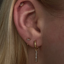 Load image into Gallery viewer, Baguette Hammered Hoop