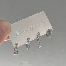 Load image into Gallery viewer, Huggie Earring Set